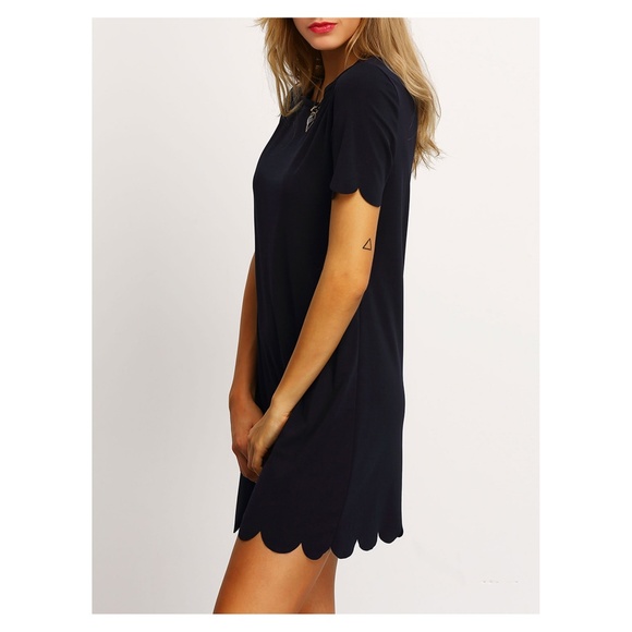 Black Short Sleeve Scallops Shift Dress - Picture 2 of 7